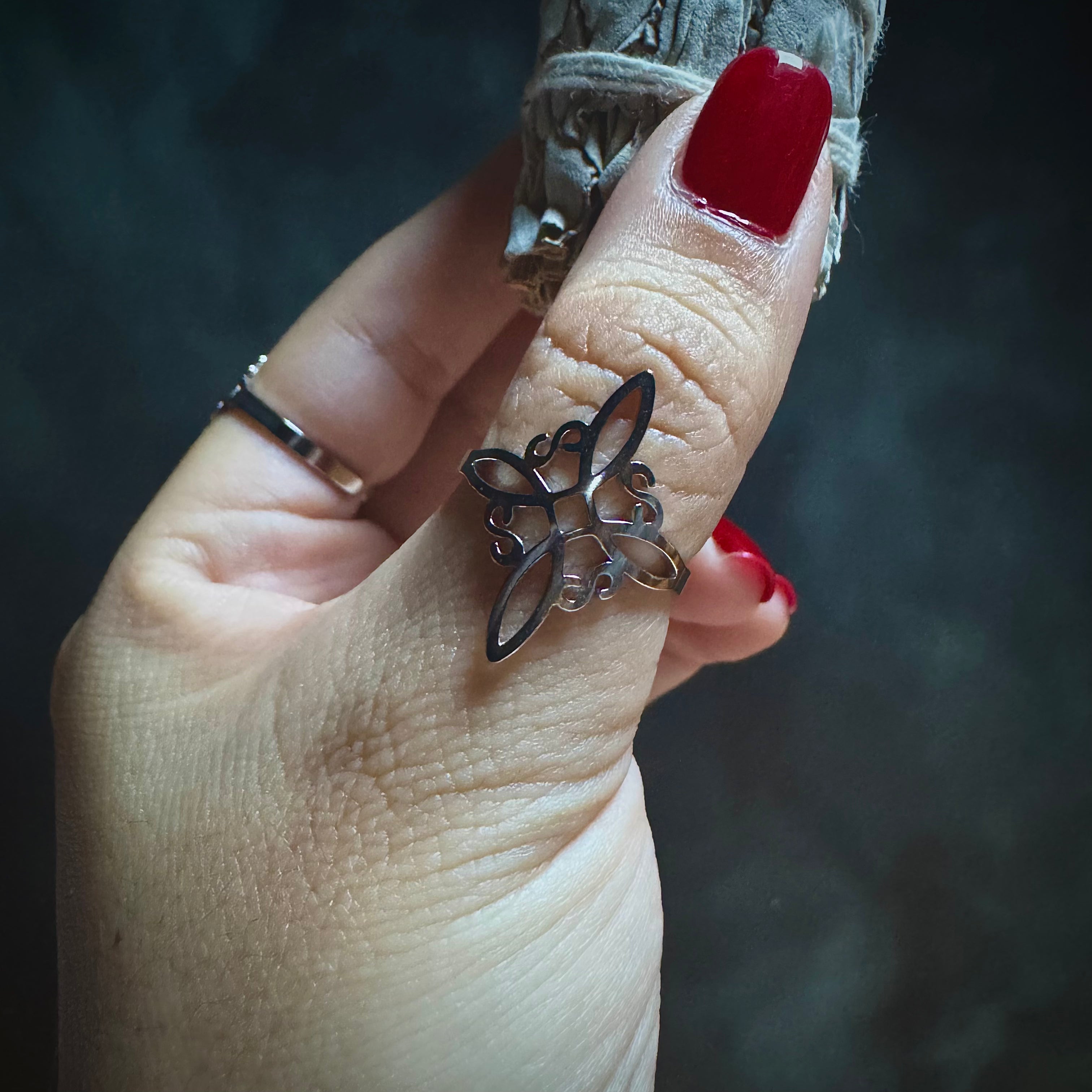 Anillo Nudo de Bruja