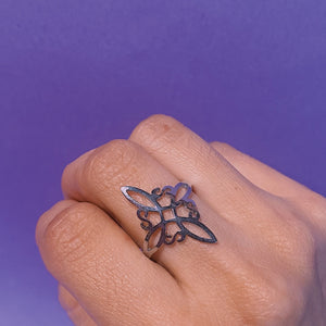 Anillo Nudo de Bruja